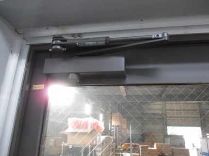 ドアクローザー