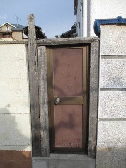 勝手口　框ドア