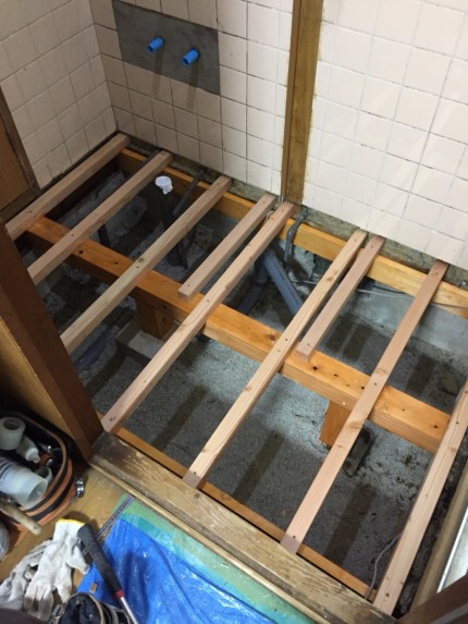 床　下地施工中