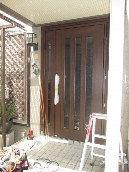 玄関取替え完了