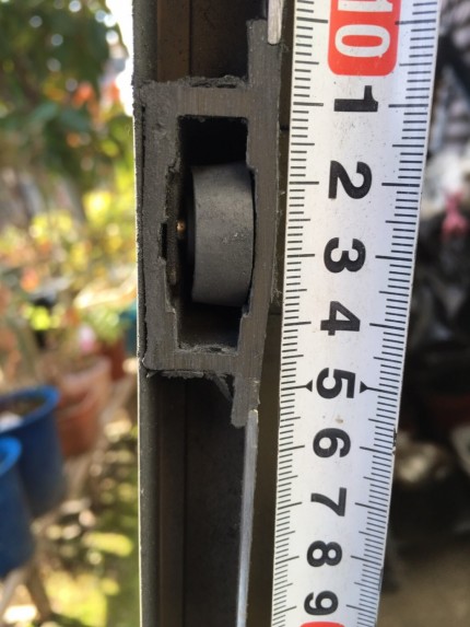 ＹＫＫ雨戸戸車縦サイズ