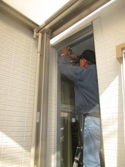 ロールスクリーン取り外し