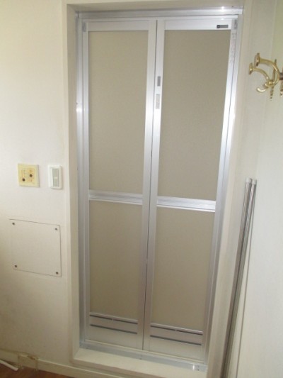 浴室中折戸施工後