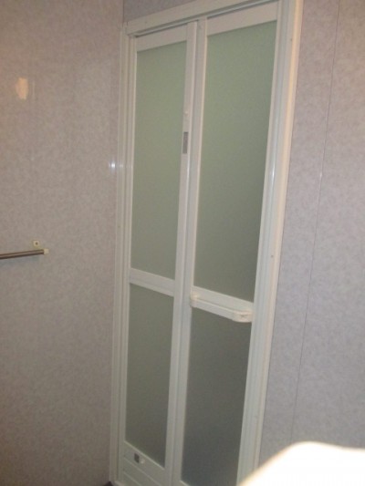 浴室折れ戸施工後