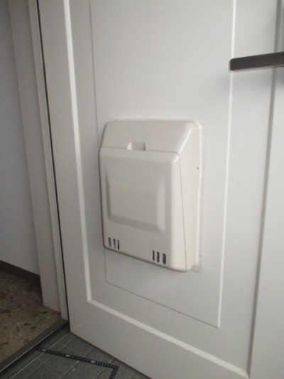マンション玄関ドアポスト施工後