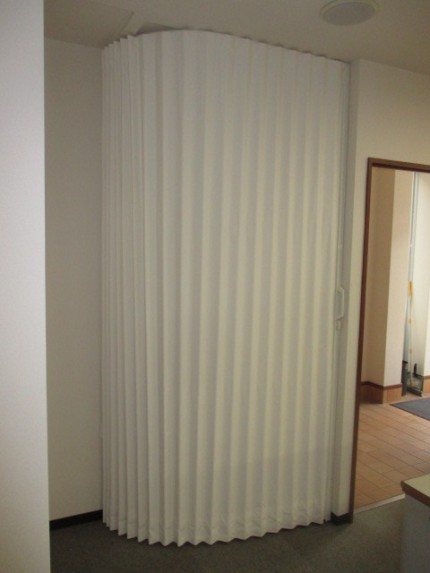 アコーディオンカーテン