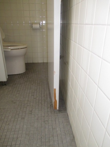 トイレ木製ドアメンテ