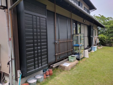 リクシル社製　取替え用　可動式　通風雨戸　工事前