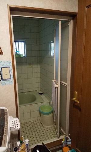 浴室折れ戸　取替　施工前