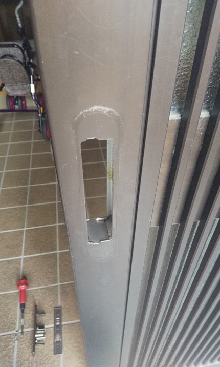 玄関引き戸錠