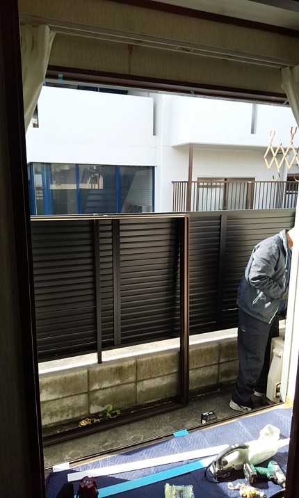掃き出し窓　カバー工事　施工中