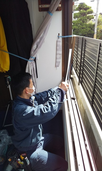 4枚建て引き違い窓　カバー工事　施工中1