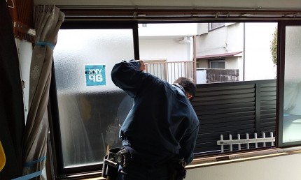 4枚建て引き違い窓　カバー工事　施工中4