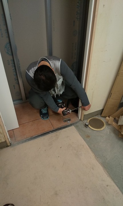 木製扉　施工中1