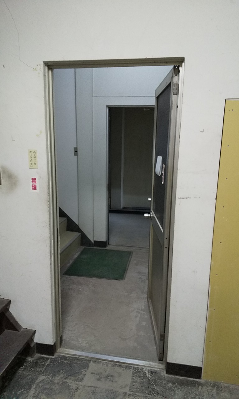 アルミフロントドア　施工前