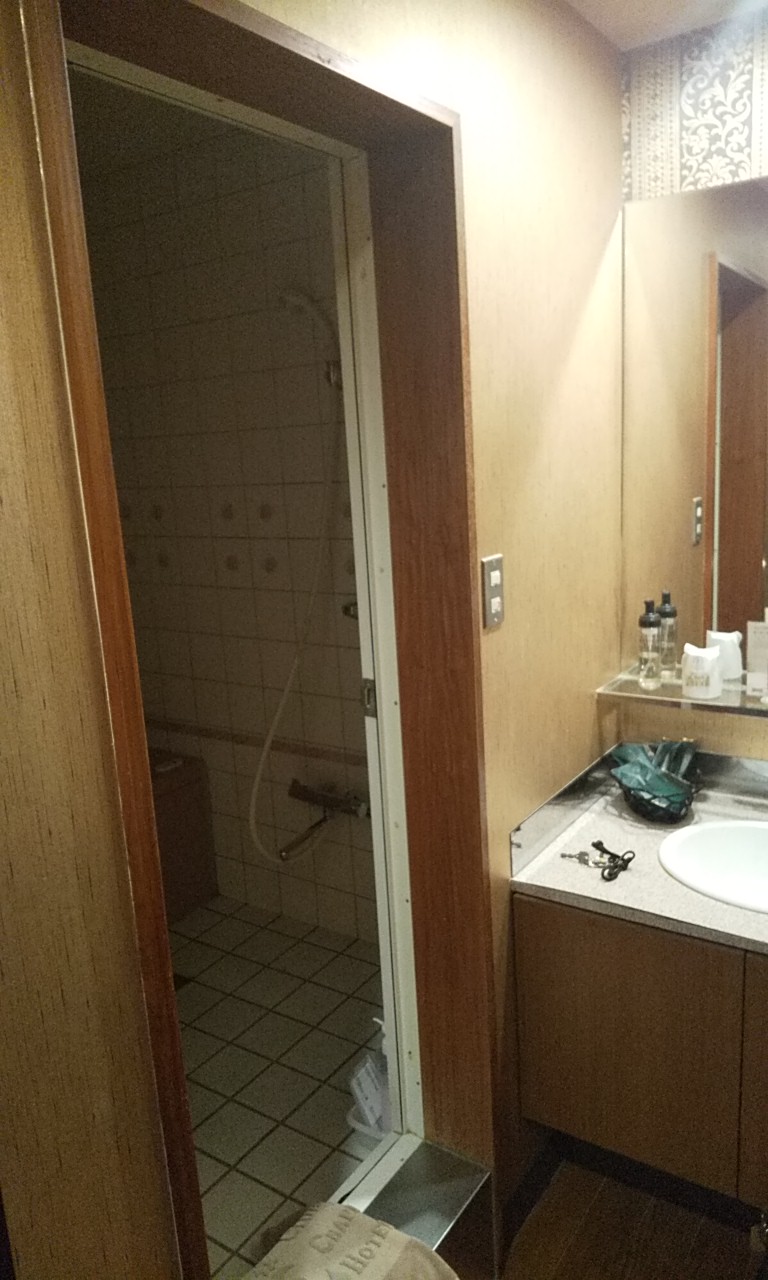YKK　APドアリモ　浴室ドア　施工前2