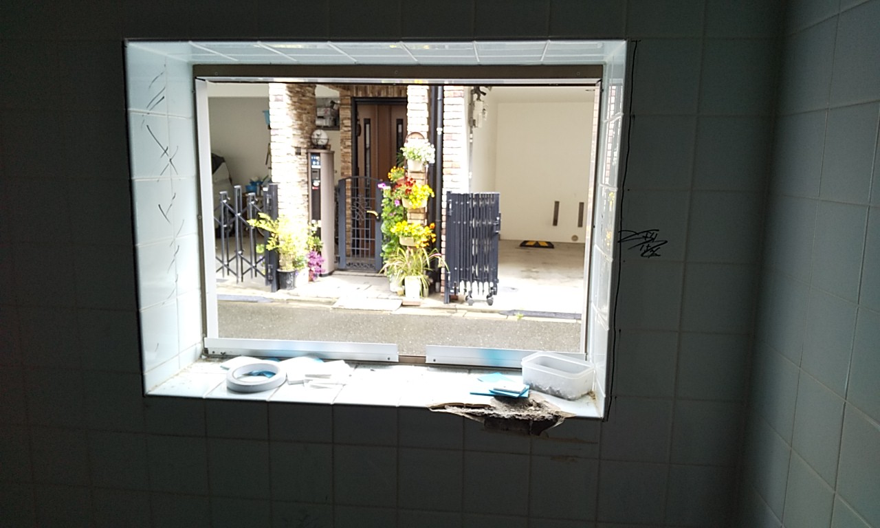 引き違い窓　カバー工事　施工中1