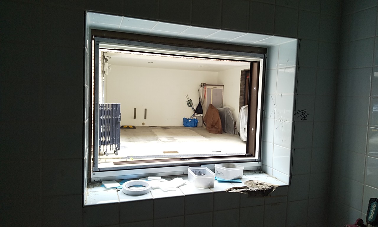 引き違い窓　カバー工事　施工中2