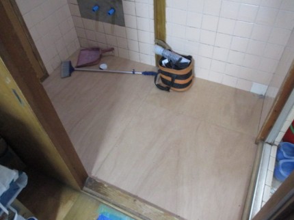 床　張替え　施工中
