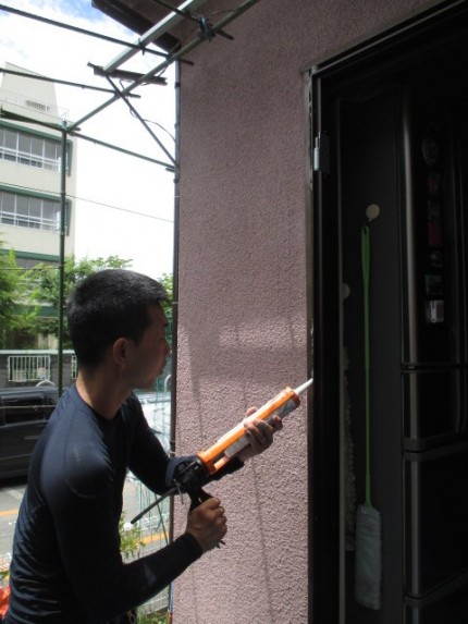 勝手口　取替　施工中