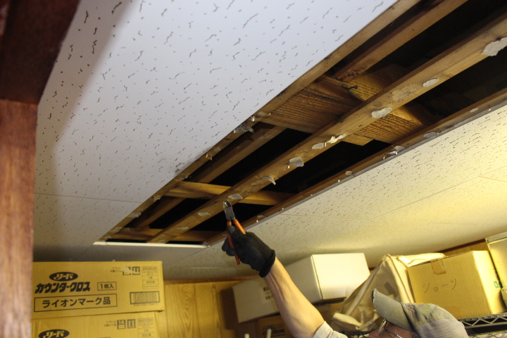 豊中市天井修理５