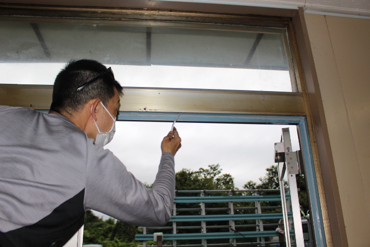 事務所入口カバー工事13