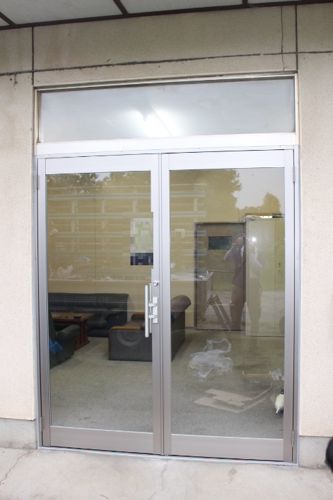 事務所ドアカバー工事２