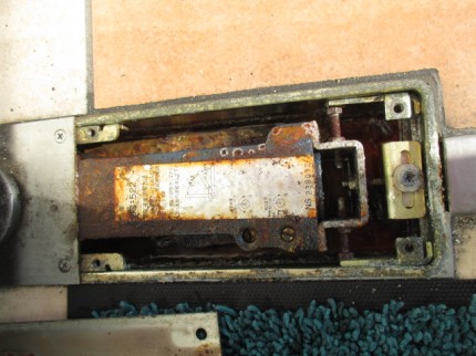 ニュースターフロアヒンジ