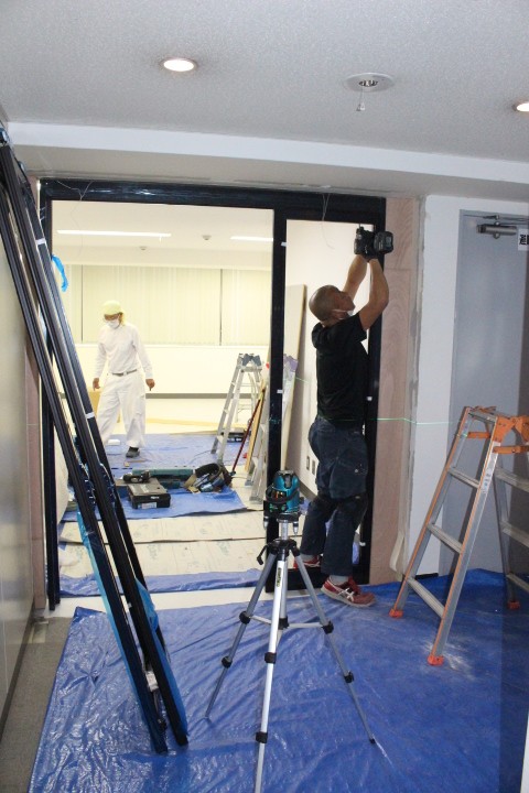 店舗アルミ３枚ｶﾞﾗｽ引戸４