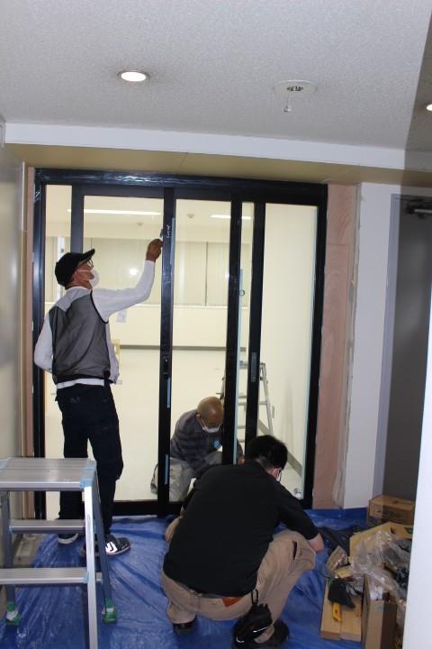 店舗アルミ３枚ｶﾞﾗｽ引戸６