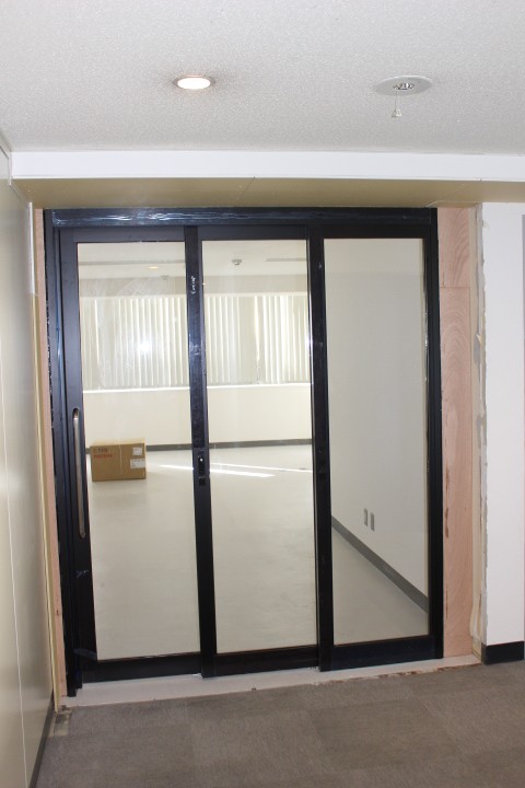 店舗アルミ３枚ｶﾞﾗｽ引戸２