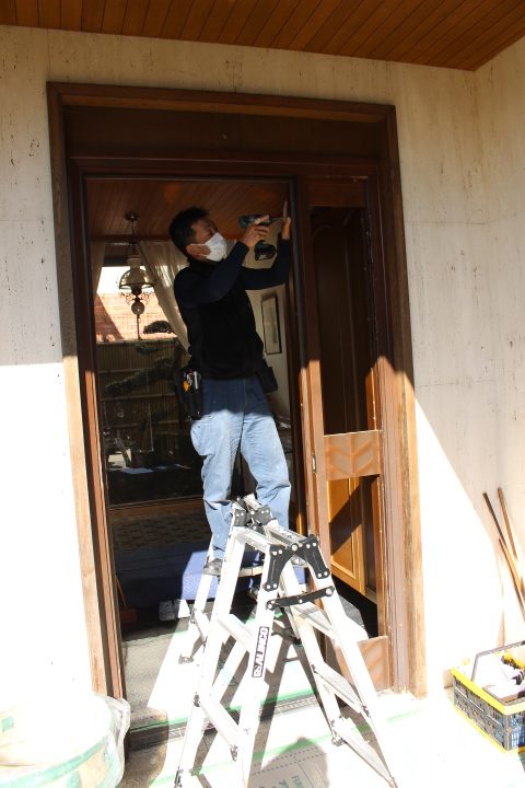 宝塚市玄関カバー工事3