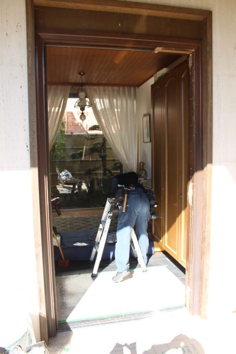 宝塚市玄関カバー工事5