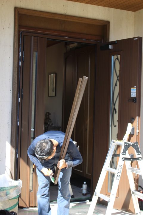 宝塚市玄関カバー工事9