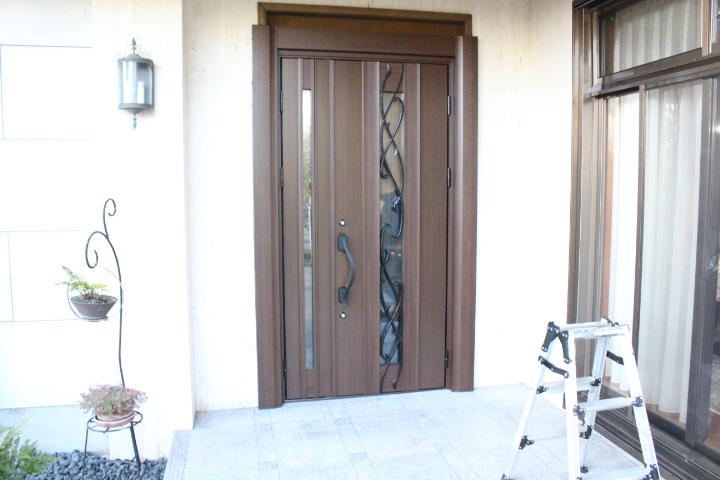 宝塚市玄関カバー工事2