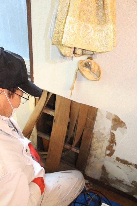 雨漏り内部壁修理４