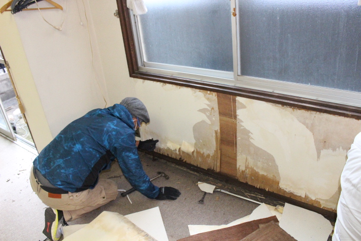 雨漏り内部壁修理２