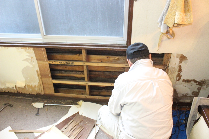 雨漏り内部壁修理５