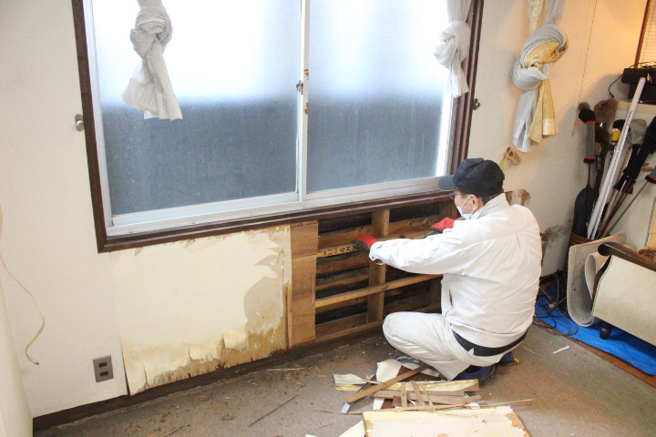 雨漏り内部壁修理３