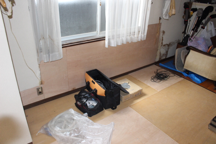 雨漏り内部壁修理７