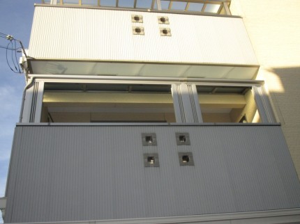 テラス囲い施工中