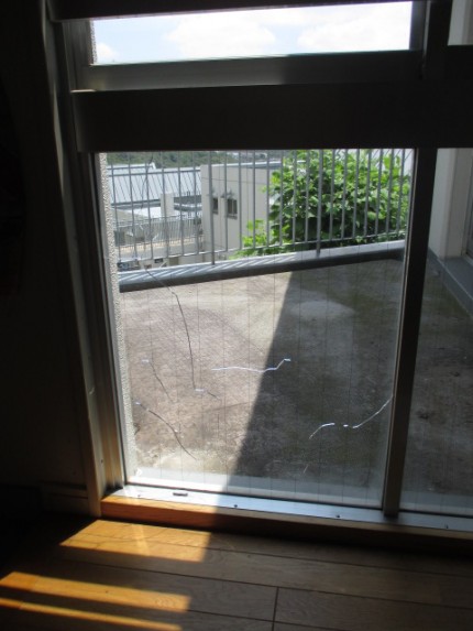 縦ワイヤー透明ガラス