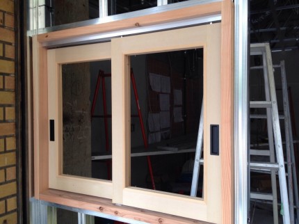 木製建具　塗装前　上吊