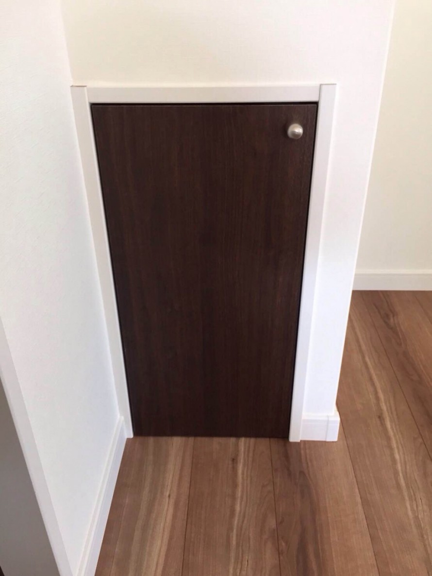 小物収納　開き戸　扉　