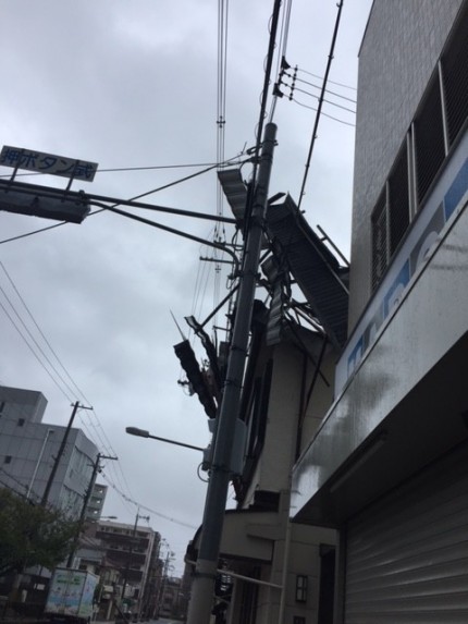 井上昇商店会社前