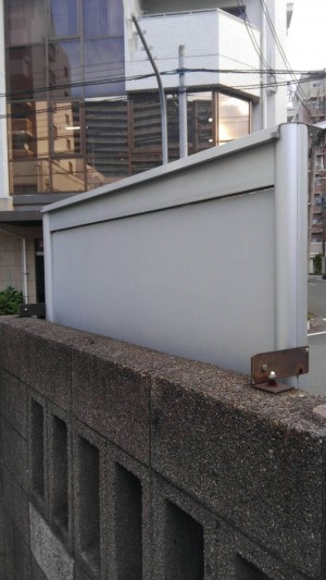 掲示板裏側貼替前