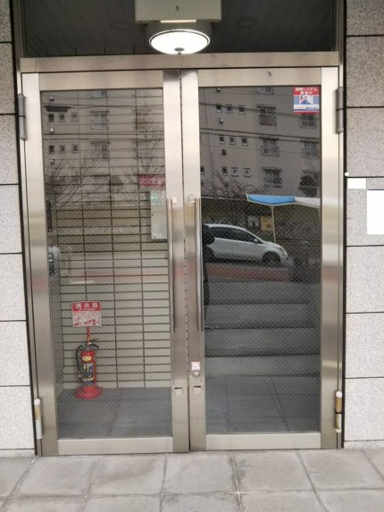 ビル　エントランス出入り口扉