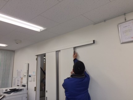 YKK 上吊片引き戸