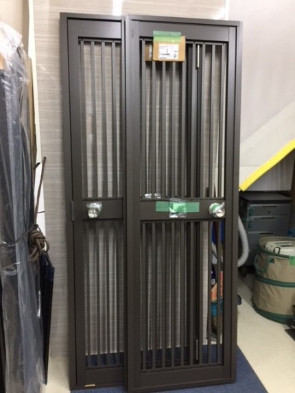 勝手口格子付きドア