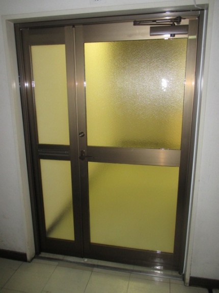 ロンカラーガラスドア